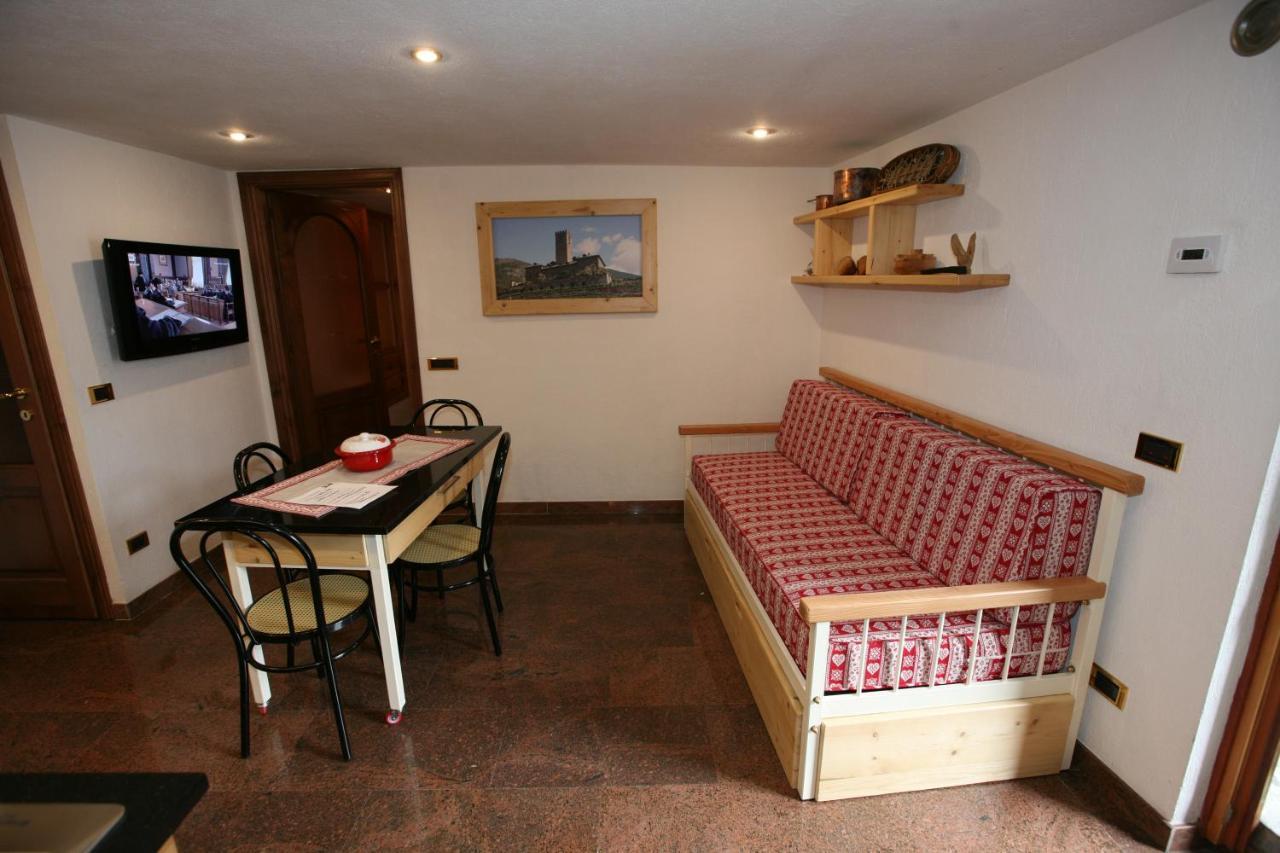 Suite Del Villaggio Sarre Ngoại thất bức ảnh