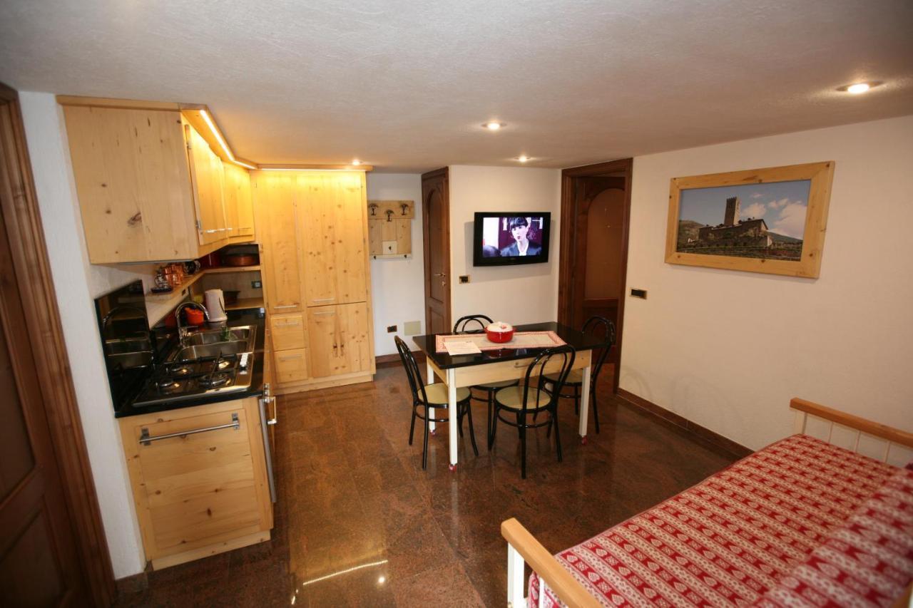 Suite Del Villaggio Sarre Ngoại thất bức ảnh